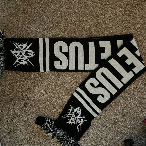 Dying fetus knit scarf - Picture 3 of 5